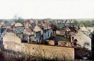 Le village lourdement endommagé de Châtillon-sur-Morin, au sud d